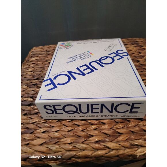 Sequence An Exciting Game of Strategy - Board Game - Picture 4 of 11
